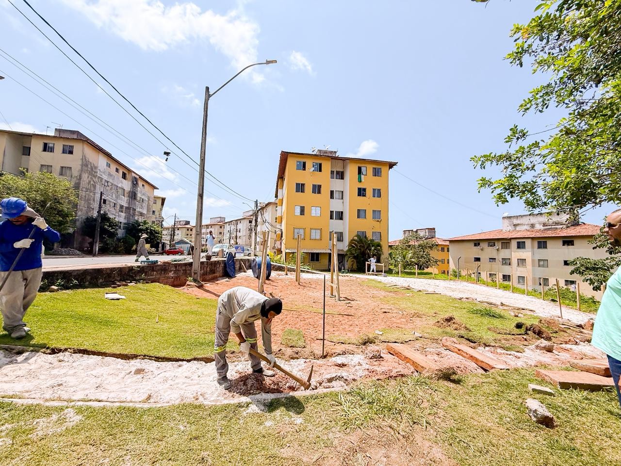 Praça do Conjunto Habitacional Dona Lindu, em Itinga, recebe novos equipamentos de lazer