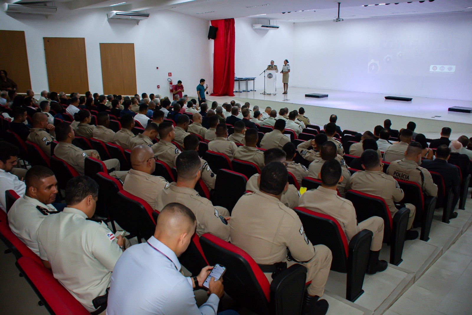 Prefeitura de Lauro de Freitas prestigia cerimônia de passagem de comando da 52ª CIPM